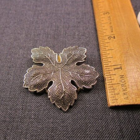 Beautiful vintage Western Germany textured gold-tone leaf scarf clip autumn