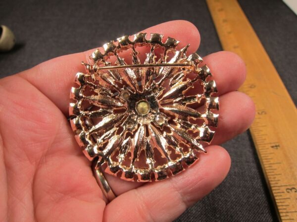 Gorgeous large rose gold-tone & clear rhinestone round brooch Tahari MINT - Image 3