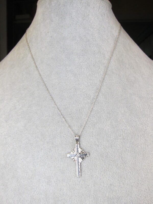 Stunning Michael Anthony 14K white gold fancy cross necklace 17" chain 2.8g - Image 2