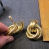 Wow! Mint Condition stunning vintage Givenchy gold plated knot clip on earrings - Image 6