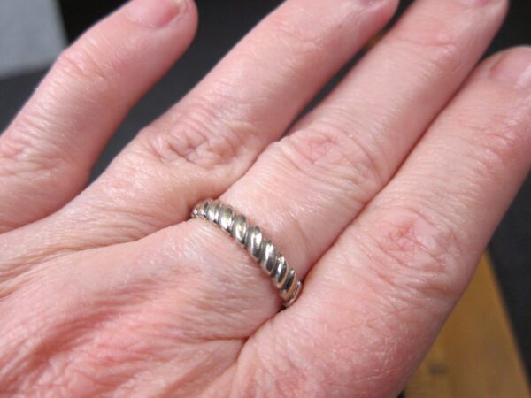 Beautiful size 8 Silpada sterling silver twisted band ring 925 - Image 4