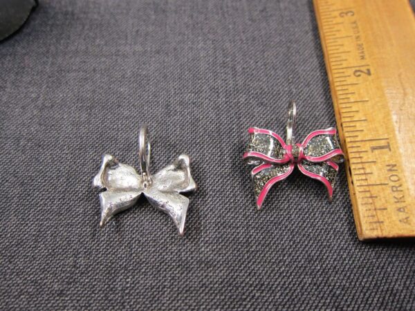 Gorgeous unsigned Betsey Johnson black glitter hot pink bow earrings CUTE! - Image 2