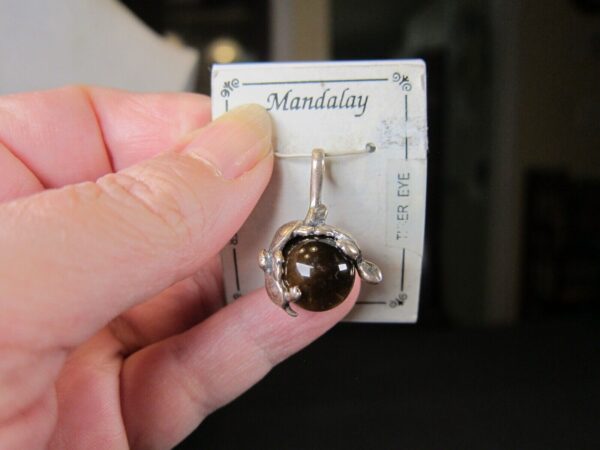 Beautiful new old stock Mandalay sterling silver tiger eye stone turtles pendant - Image 5