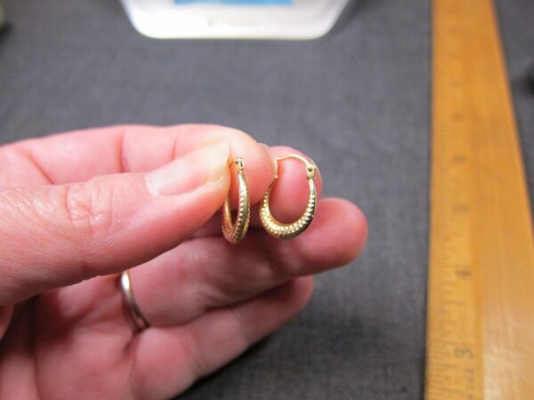 Very nice IBB Jordan 14k yellow gold tiny hoop earrings .5g - Image 8