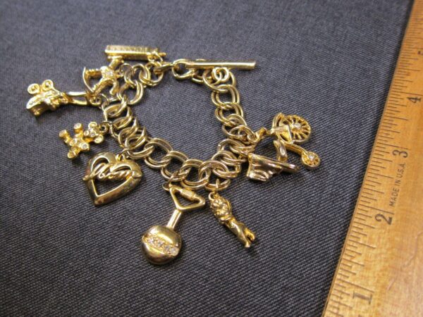 Adorable vintage baby-themed charm bracelet Y2K Mom-to-Be! 6" around gold-tone - Image 3