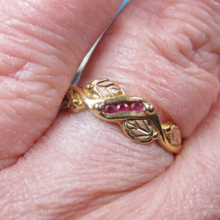 Gorgeous 10K multicolor solid gold ring size 7 w/pink/red gemstones 1.8g