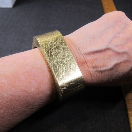 Gorgeous modernist rounded square hinged bracelet distressed brushed gold-tone